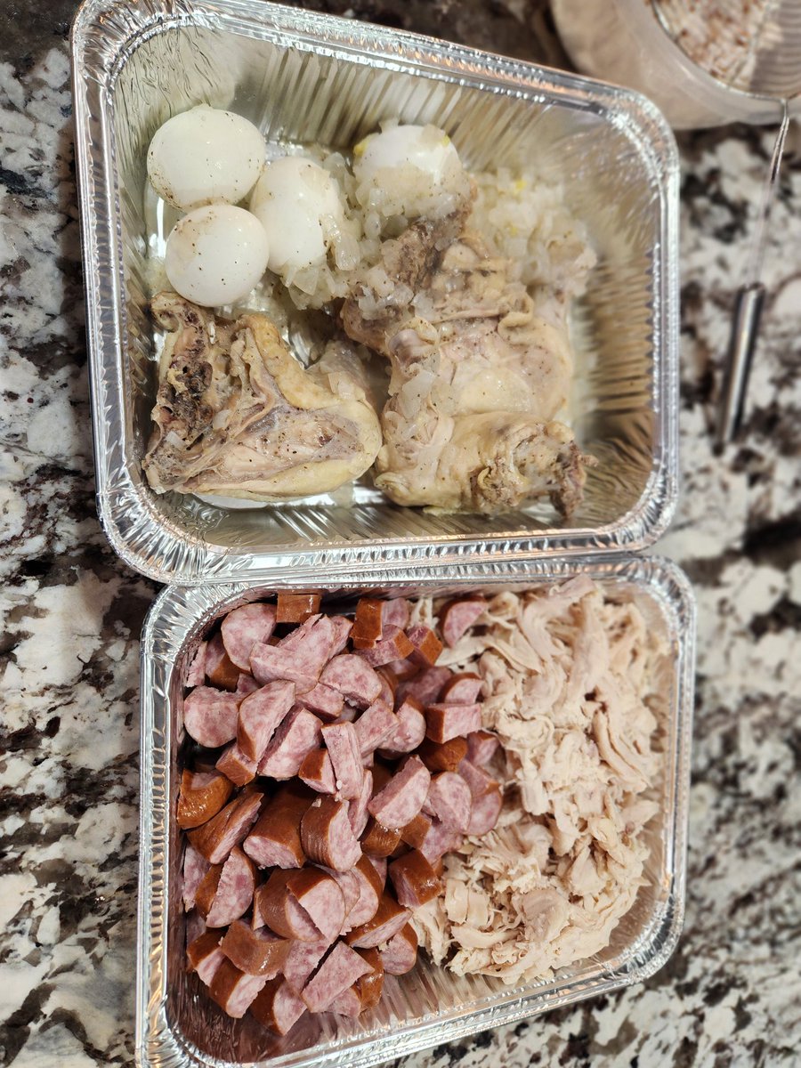 Brianbg25's tweet photo. @Gamecock_Eats It's a chicken bog and bourbon kind of day. @GamecockBourbon @Bourbontiffanys #LetsGetIt #PlayoffSunday https://t.co/tVuS959hzb