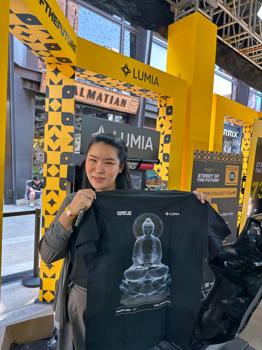 BuildOnLumia's tweet image. Thank you, Bangkok, it was amazing! 

Street of the Future by @Binance_TH_ was something special! 

Congratulations to everyone who won the Lumia branded t-shirts! 👀

See you at the next events!