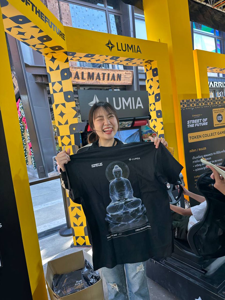 BuildOnLumia's tweet image. Thank you, Bangkok, it was amazing! 

Street of the Future by @Binance_TH_ was something special! 

Congratulations to everyone who won the Lumia branded t-shirts! 👀

See you at the next events!