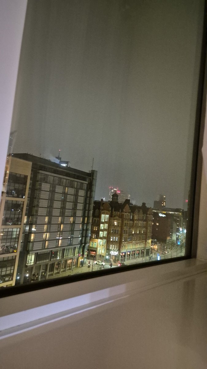 Alilac (awomanofacertainage) tweet media