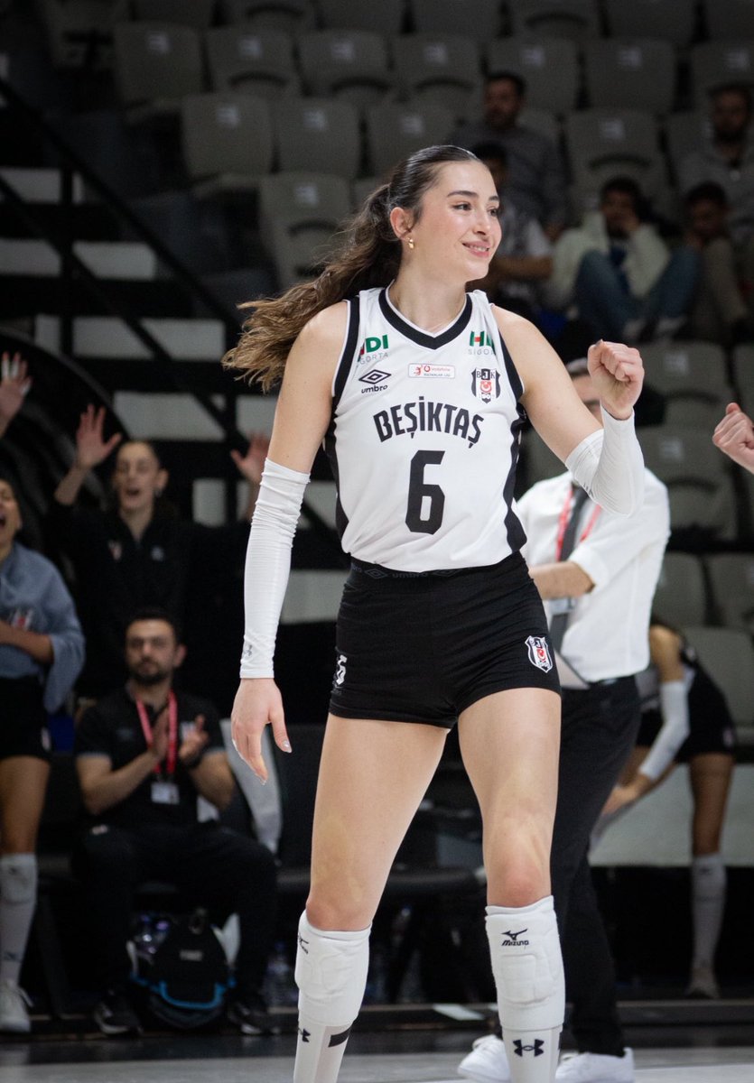 ercudk11's tweet photo. Beşiktaş sadece futboldan ibaret değildir her branşta varız o yüzden Beşiktaş’a sahip çıkalım voleybol takımımızı yalnız bırakmayalım 

#BeşiktaşVoleybolaSahipÇık https://t.co/QHiUcdZq0L