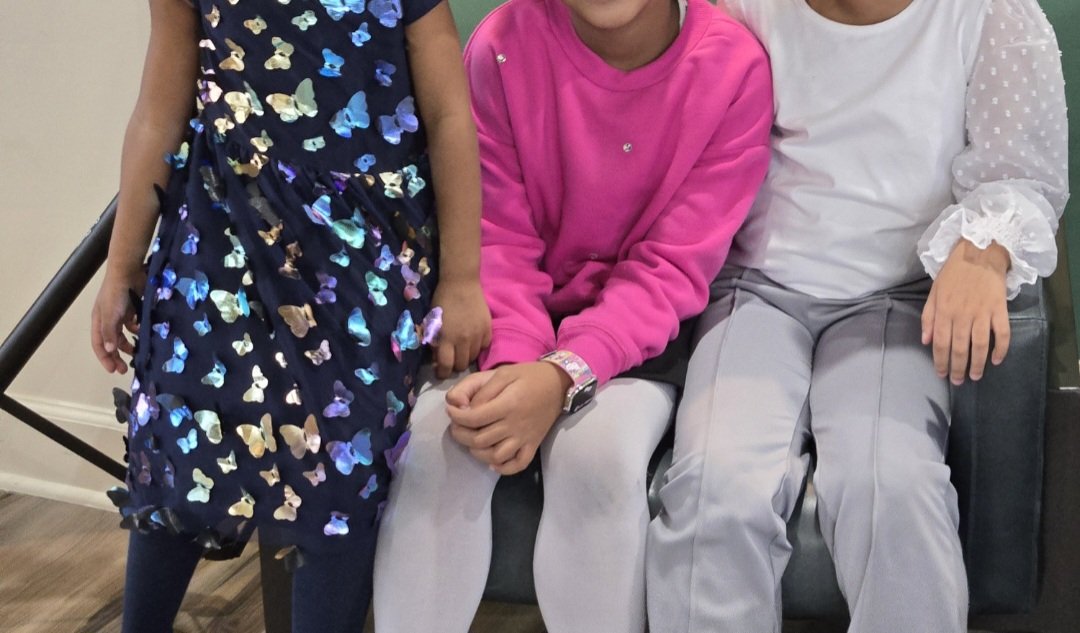 DonDon14321's tweet photo. Fun fact:  i have 2738 nieces &amp; nephews🤦🏽

We had a big family event yesterday &amp; 3 of the most gangster ones (ages 3 to 5) cornered me, and one of them says "We want plushies too!". Too many snitches in my family smh. @TheSneakyCEO i am going to need a loan 😭😭

@SneakyProds 🐽 https://t.co/WAMADEdBvt