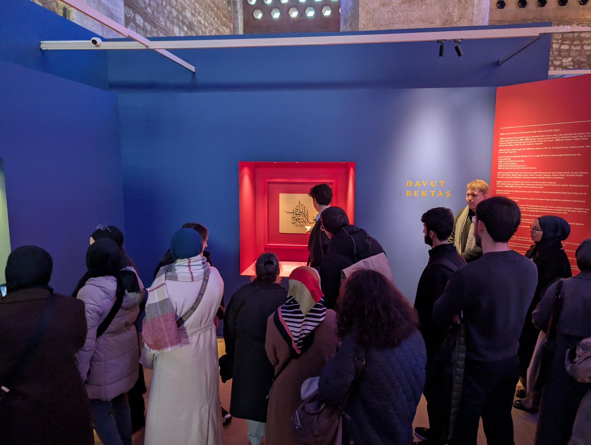 Habil İnanç rehberliğinde HAKDEM Sanat Komisyonumuz tarafından düzenlenen “Adil-i Mutlak Hat Sergisi” gezisi programımızı gerçekleştirdik.