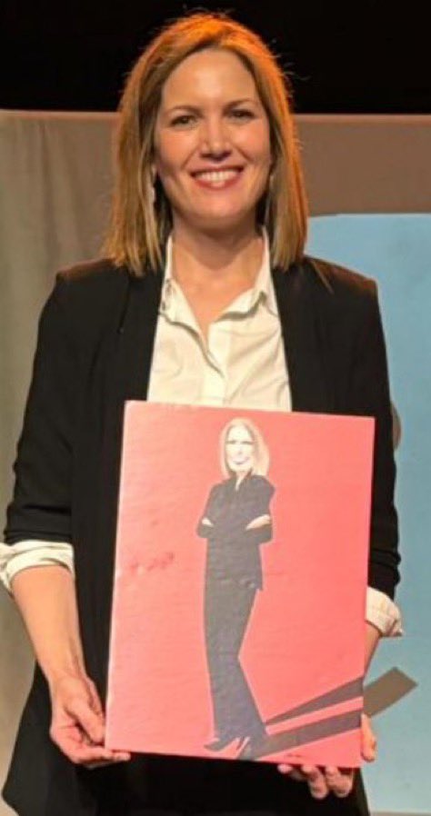 Mjpintor (@mjosepintor) on Twitter photo Que el premio que ha recibido hoy <a href="/SIntxaurrondo/">Silvia Intxaurrondo</a> en <a href="/ctxt_es/">Contexto y Acción</a> sea el #LuisFelipeTorrente es de justicia poética .
Me he emocionado al saberlo. Dos grandes. Nadie como Silvia podría llevar ese reconocimiento con más honor y justicia. Que el premio que ha recibido hoy <a href="/SIntxaurrondo/">Silvia Intxaurrondo</a> en <a href="/ctxt_es/">Contexto y Acción</a> sea el #LuisFelipeTorrente es de justicia poética .
Me he emocionado al saberlo. Dos grandes. Nadie como Silvia podría llevar ese reconocimiento con más honor y justicia.