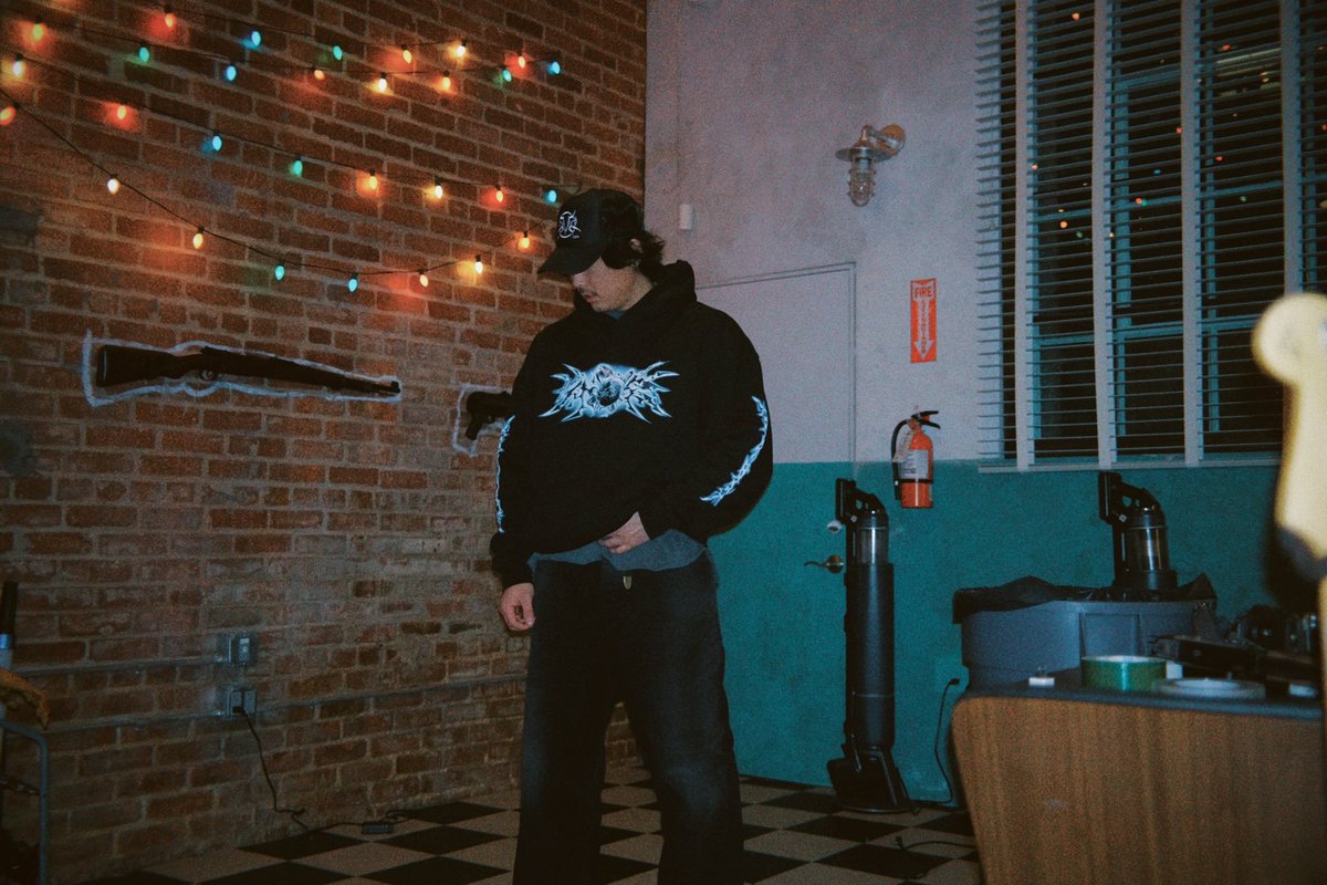 RynxUpdate's tweet photo. Just a reminder: If you bought the Vanoss 'Prey' merch, It will be shipping out next month!
I believe it will be mid February we start getting our orders.
#Vanoss #EvanFong #Rynx https://t.co/mdleJ3ZSEU