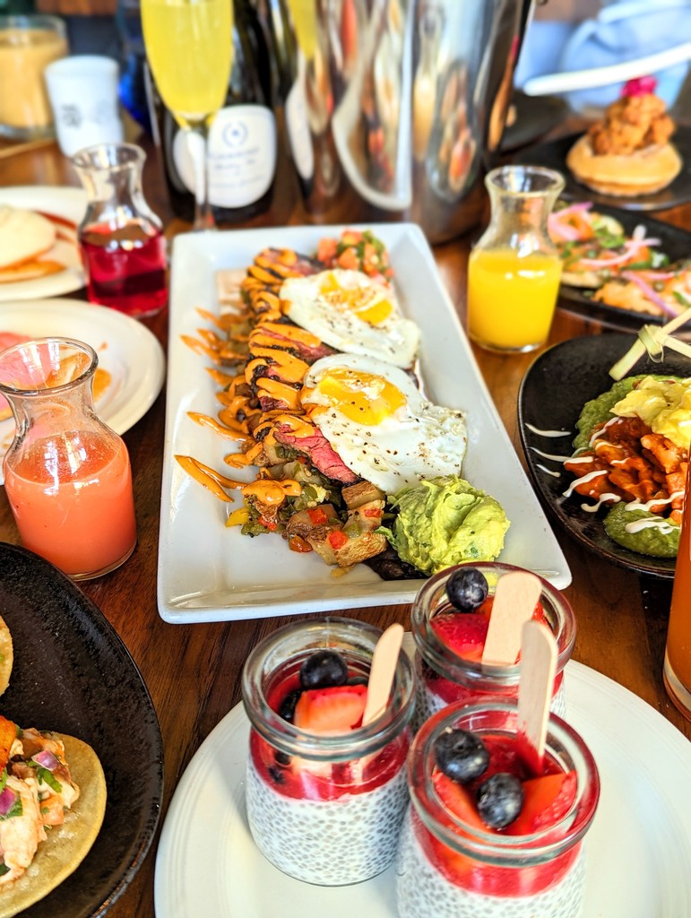 Sunday brunch at it's finest! 

#BorderBrunch #BorderGrill #MandalayBay #Bottomlessbrunch #allyoucaneat #ayce #boozybrunch