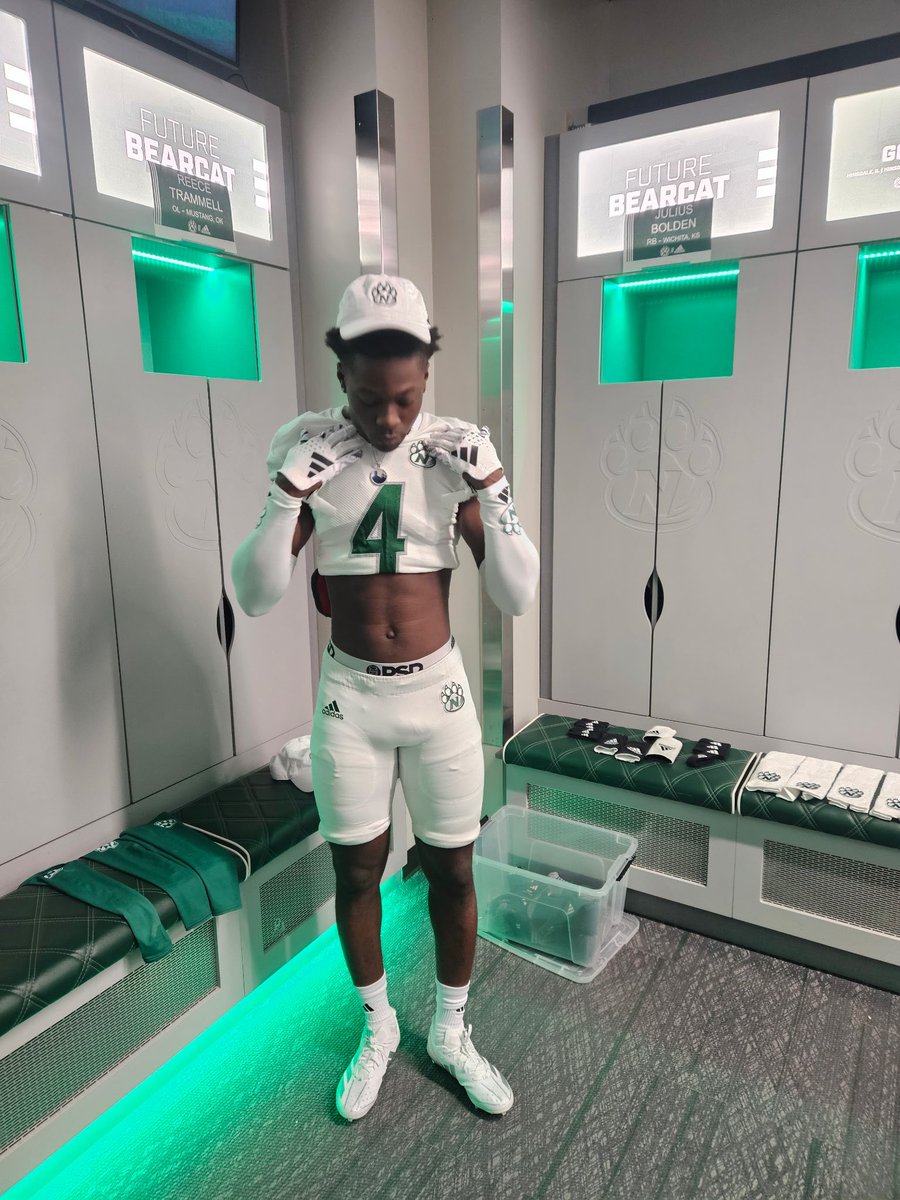 adrian4cooper's tweet photo. After a great official visit, as well as a great conversation with @CoachMcMenamin, I have received an offer from NW Missouri State! Thank you for having such a welcoming staff and a huge thank you to @millereidFB for making this all possible! @NWBearcat_FB @Moline_Football @CoachMorrissey7 @PacHub_