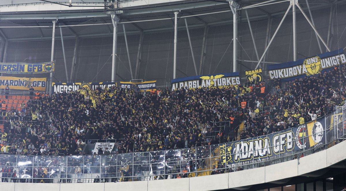 Fenerbahce's tweet image. Büyük Fenerbahçe Taraftarı!