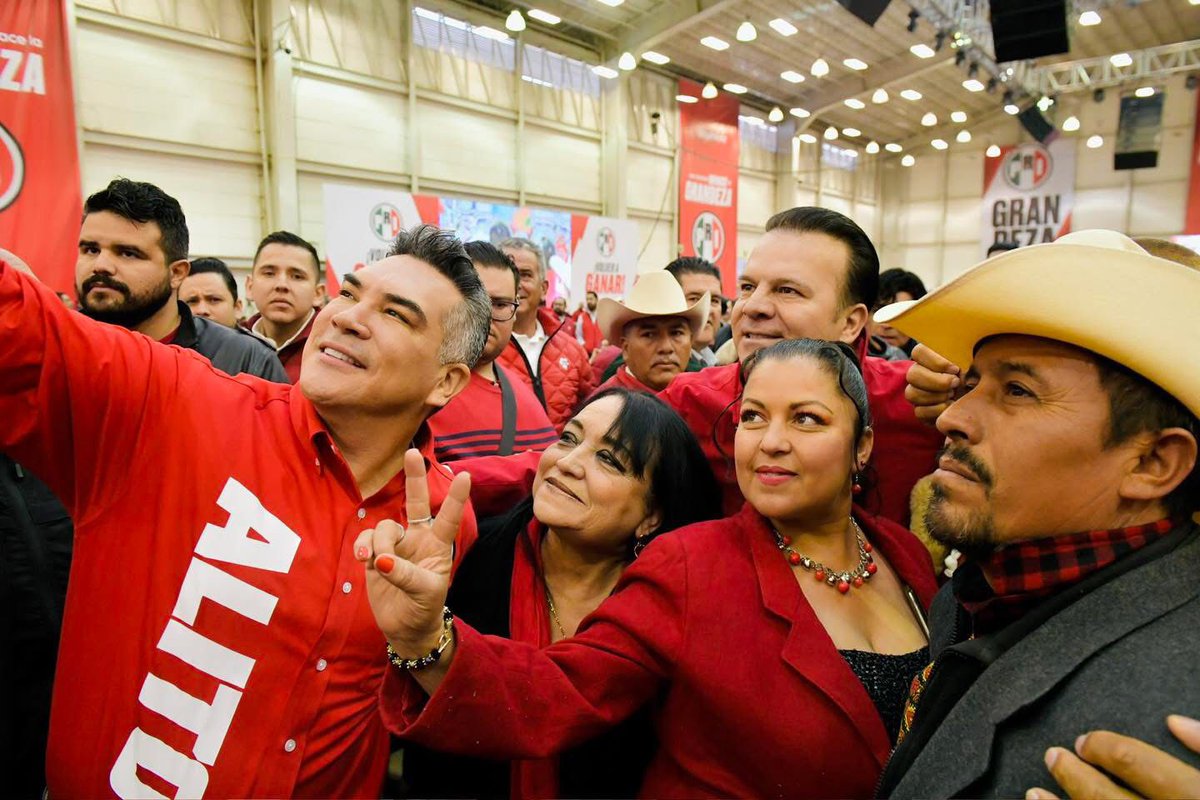 Junto a <a href="/EVillegasV/">Esteban Villegas V.</a>, Primer Priista de la entidad, el compañero <a href="/alitomorenoc/">Alejandro Moreno</a> y nuestra militancia, #DefendamosDurango, cuna de La División del Norte.

No a la incapacidad y las mentiras guindas que quieren tomar el estado.

La #ReEvolución triunfará.
<a href="/danisotto/">Dany Soto</a> <a href="/PRIDurango_/">PRIDurango</a>