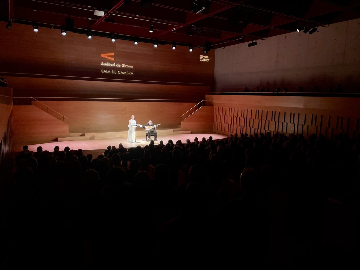 auditori_gi's tweet photo. A la Sala de Cambra, la soprano Julia Lezhneva ha ofert un dels grans recitals de la temporada, acompanyada de Luca Pianca al llaüt! ✨ Amb una impecable tècnica i un domini absolut de les coloratures, Lezhneva ha interpretat un programa essencialment barroc. https://t.co/fE9VSjdats