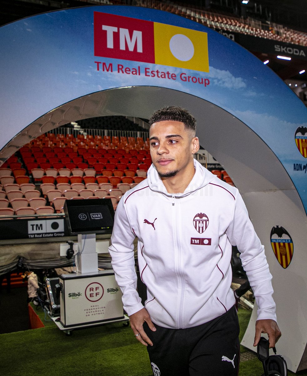 valenciacf's tweet image. Primer día en #Mestalla 🏟️

🦇 @maxaarons2 

#ValenciaRealSociedad
#ADNVCF