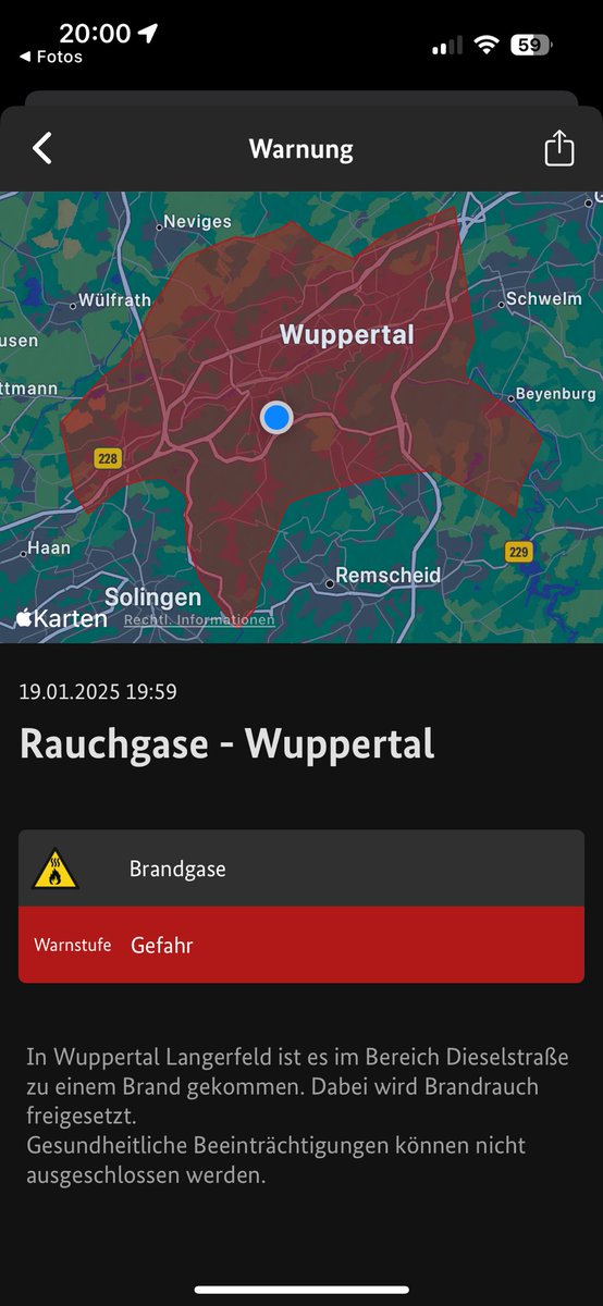 nrw_blaulicht's tweet photo. +++ Aktuell +++
📍Wuppertal, Dieselstraße 
Eine Lagerhalle eines Versanddienstleister steht in Vollbrand. Aufgrund der Rauchentwicklung wurde eine Nina Warnung herausgegeben.
 
#wuppertal #Feuerwehr #NRW #Einsatz #Feuer #Großbrand https://t.co/wsmZ9JYpAn