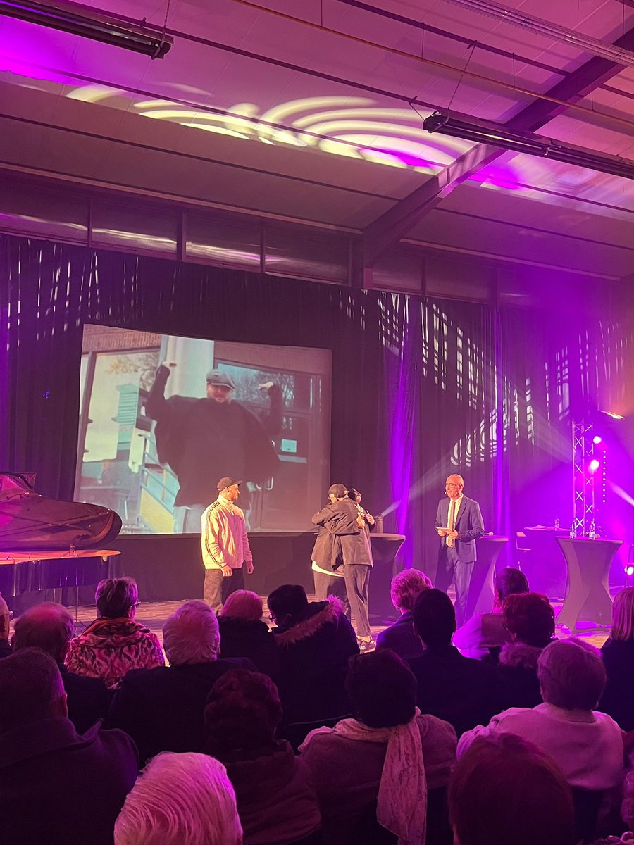 A_Linkenheld's tweet image. #voeux
#avesnois 
À #Ferrière-la-Grande, on a la frite 🍟 ! Les tables rondes et prestations artistiques ont montré la très belle dynamique associative et sportive !
Félicitations au maire @Benoit_Courtin et son équipe pour cette animation et leur action !

@PatrickKanner