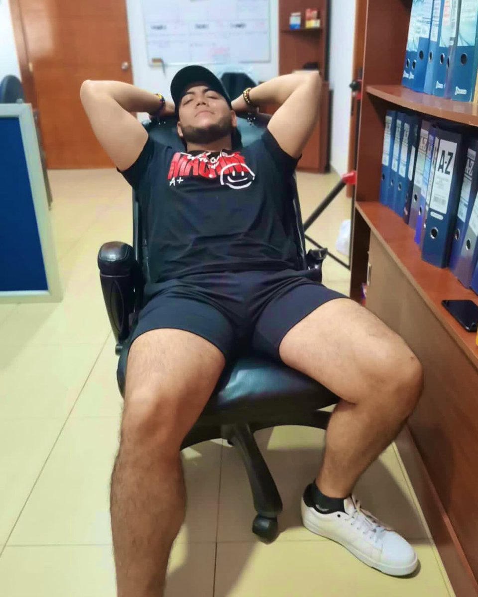 GRACIAS MI CÚCUTA por esa celebración de Pre-Cumpleaños que me diste anoche, por acá esperando relajado mi turno para la tarima de HOY, porque como se los dije desde el día 1 del 2025 VAMOS POR MÁS 🤠🎉❤️🍺
.
#KavirSanchez 
#Cantante 
#MusicaPopular 
#ElPrincipeDelDespecho