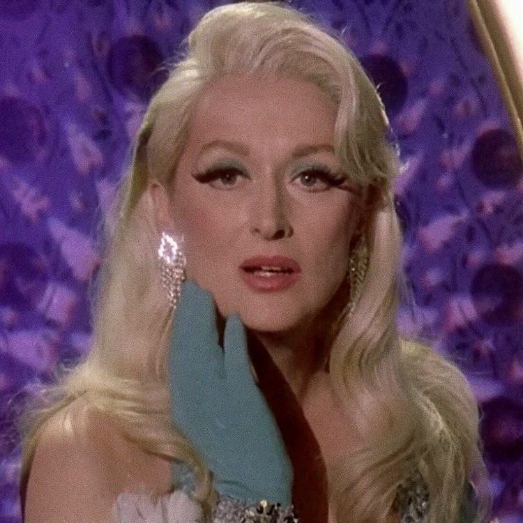 TheCinesthetic's tweet photo. Meryl Streep in Death Becomes Her (1992) https://t.co/wbwPSCTIuR
