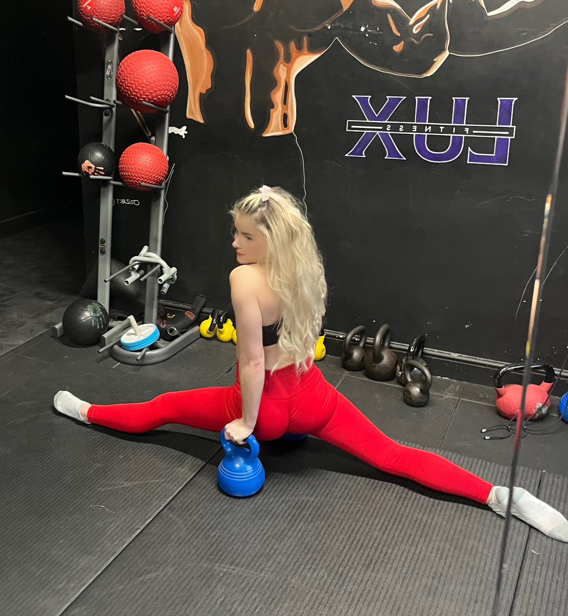 Rozenn_kitty's tweet photo. DAY 4 split : lets go 💪🏻

How long will it take me to nail the splits?
Combien de temps ça vous a pris ?😩

#motivation #progression #defiperso #fitness #splittraining #flexibility https://t.co/IxqxT8efiB