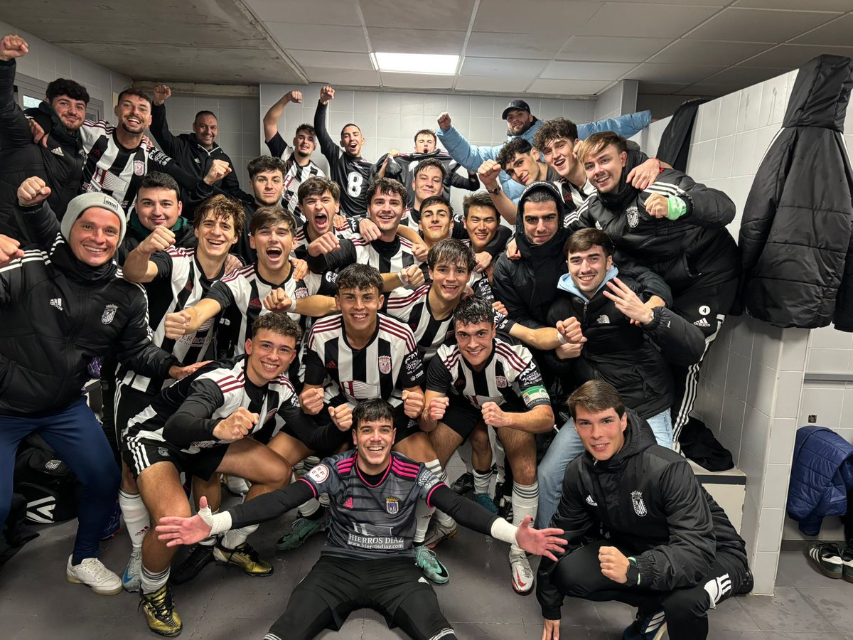 CDBLaAcademia's tweet photo. 💥 ¡Victoria (2-0) de nuestro filial frente al Racing Valverdeño! ⚽️ ¡Goles de Sergio Zambrano y David Conejero! 🤍🖤 ¡Enhorabuena a todos blanquinegros, a seguir así! 😁 https://t.co/xHcZn5b0WD