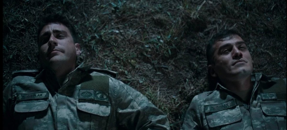 - Bir bacağım aksayacakmış, doktor öyle dedi.
+Dert etme, Timur da aksaktı