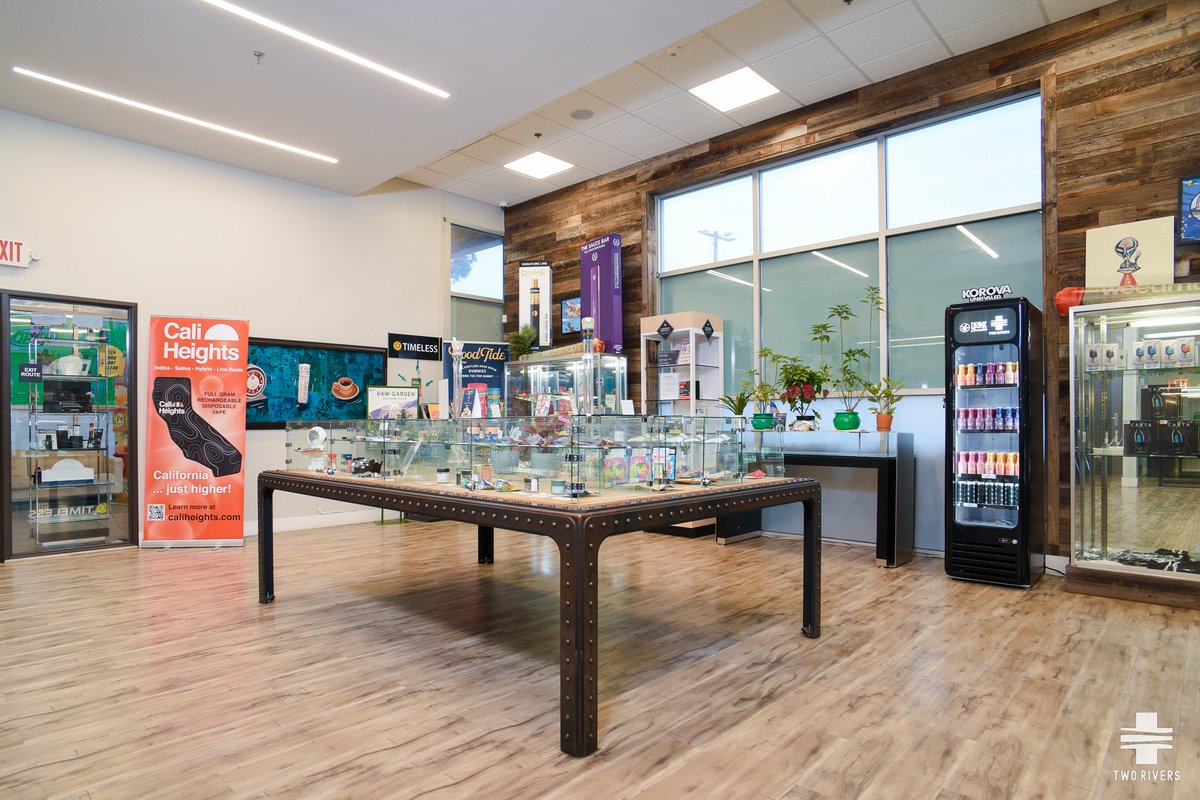 tworivers_sac's tweet photo. Sundays are for #selfcare, and #SuperStonerSunday at #TwoRiversWellness has you covered! Whether you’re planning ahead or taking the day to relax, we’ve got premium options to keep the vibes just right. Express service on #Weedmaps: https://t.co/2oImQ0sasB #dispensary #weedlovers https://t.co/XwQh0wSvrf
