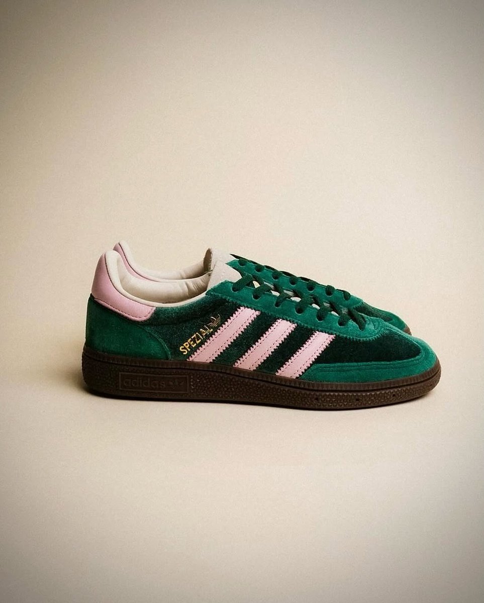 SoleRetriever's tweet photo. adidas Handball Spezial Green Pink

https://t.co/U8Hxx3Uv4r https://t.co/o5Ebytg3Hf