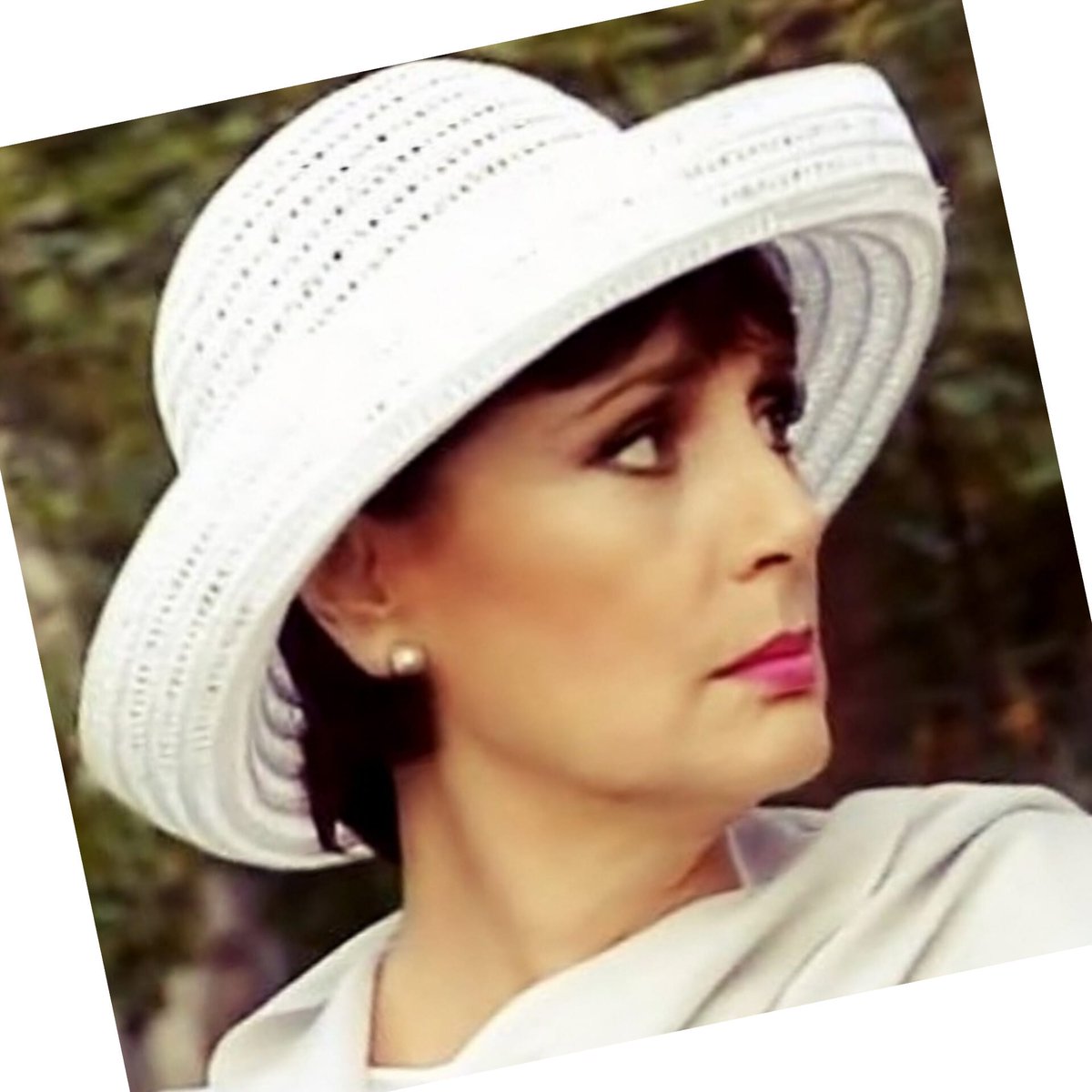 Helesisters's tweet photo. Helena❤️🙏🌹
#HelenaRojo 
Talento que fascina y emociona https://t.co/Kz8kwCLeQ2