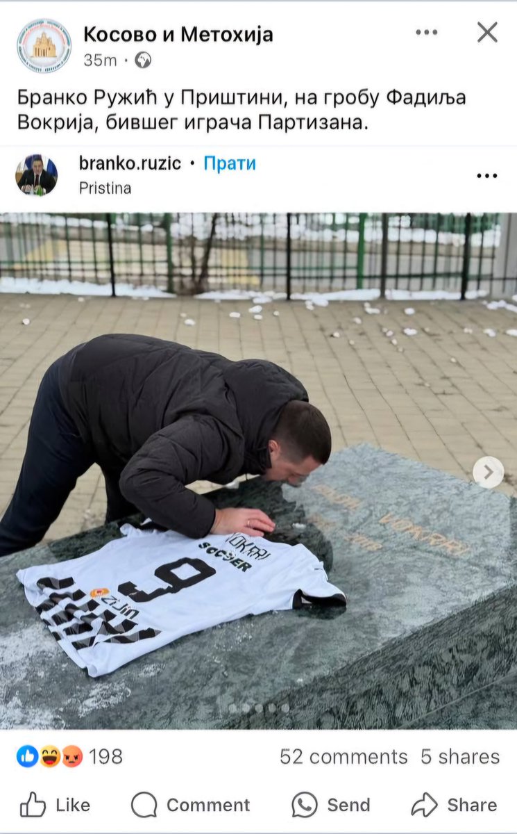 VasilRSB's tweet photo. Свака птица своме јату лети.
Да подсетимо, ова џукела је цркла месец дана након што је као председник такозваног Фудбалског савеза Косова забранио Црвеној звезди да одигра хуманитарну утакмицу у Грачаници.
Опште познато је и да је та џукела недељу дана раније била на састанку у Франшу са овом двојицом, који су му први ред на сахрани.
Сваком своје.
🔴⚪🇷🇸КМ!