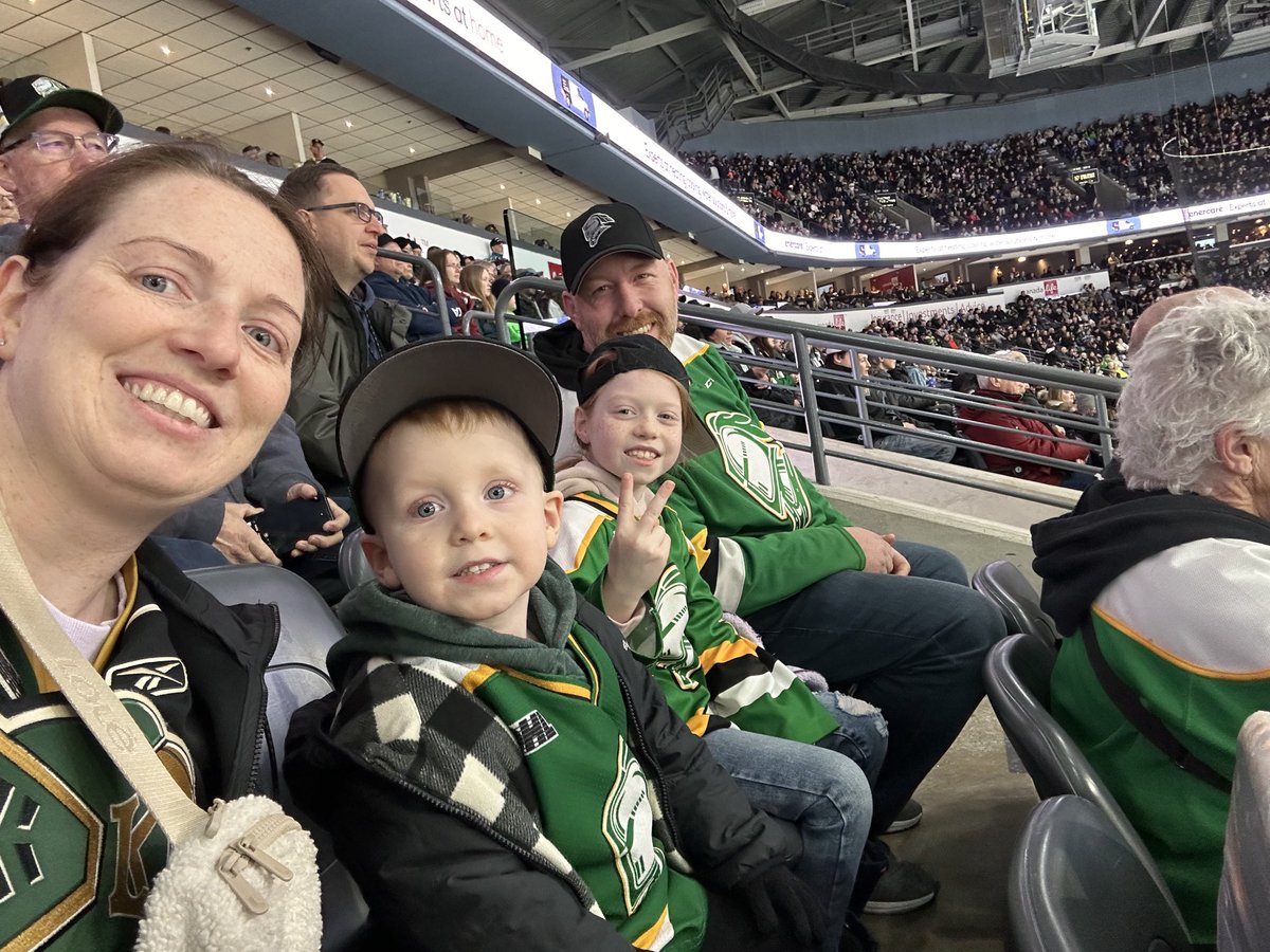 HBe87's tweet photo. Sunday funday at the ⁦@GoLondonKnights⁩ game with the fam! 104 K 14-17@coultersrx https://t.co/DhwxaaCiC3