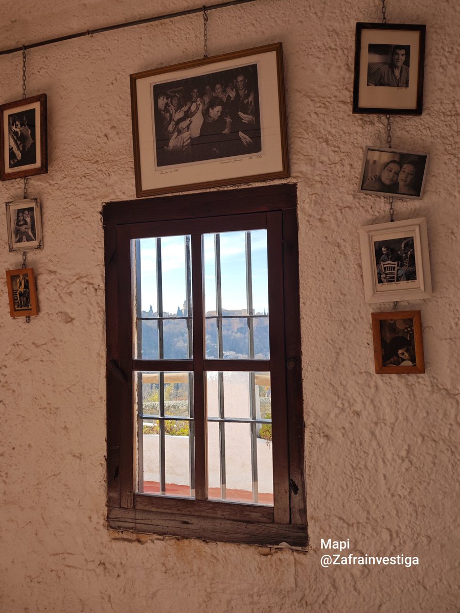 Zafrainvestiga's tweet photo. Ventanas con vistas a #LaAlhambra
#Granada está indefensa ante la gente; pues ante los halagos nada ni nadie tiene manera de defenderse.. es apta para el sueño y el ensueño, por todas partes limita con lo inefable.. será siempre +plástica q filosófica, +lírica q dramática #GLorca https://t.co/A6nc3K7ZNz