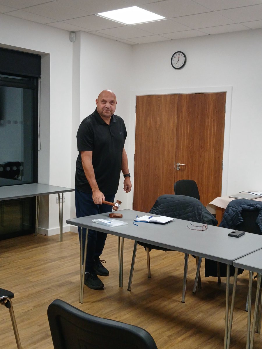 This week we welcomed former Fifa match official and now Referee Coach Phil Prosser to our meeting. He spoke about his career and his new role within the game which was informative and engaging. We thank Phil for joining us and giving up his time. #referees #WorcestershireHour