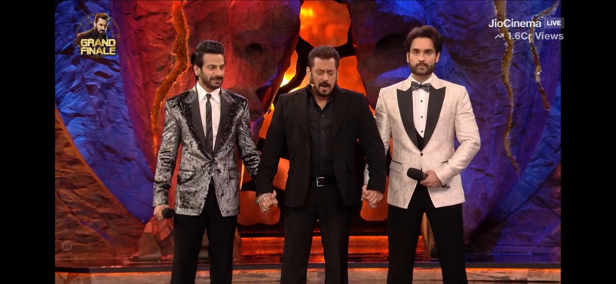 pbgoraman's tweet photo. #BiggBoss18 
#bigboss18winner  @KaranVeerMehra 
CONGRATULATIONS DEAR 
THIS TIME REAL PUBLIC WINNER 
🏆 
JUST LOVING IT https://t.co/17ZKOVkHx7