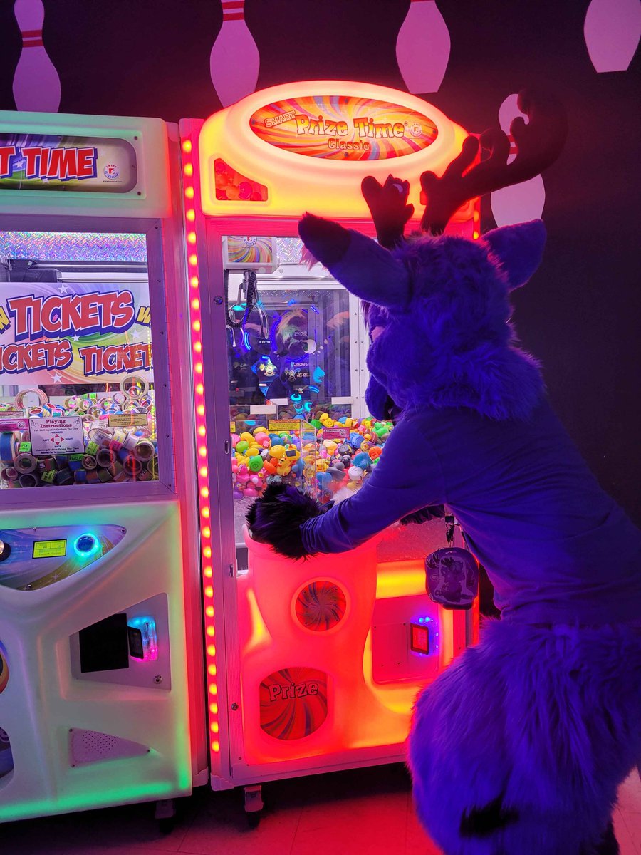 agent_cursed's tweet photo. I went fursuiting at the arcade with some friends and had a really fun time. ^w^ https://t.co/mS71Qf2wOt
