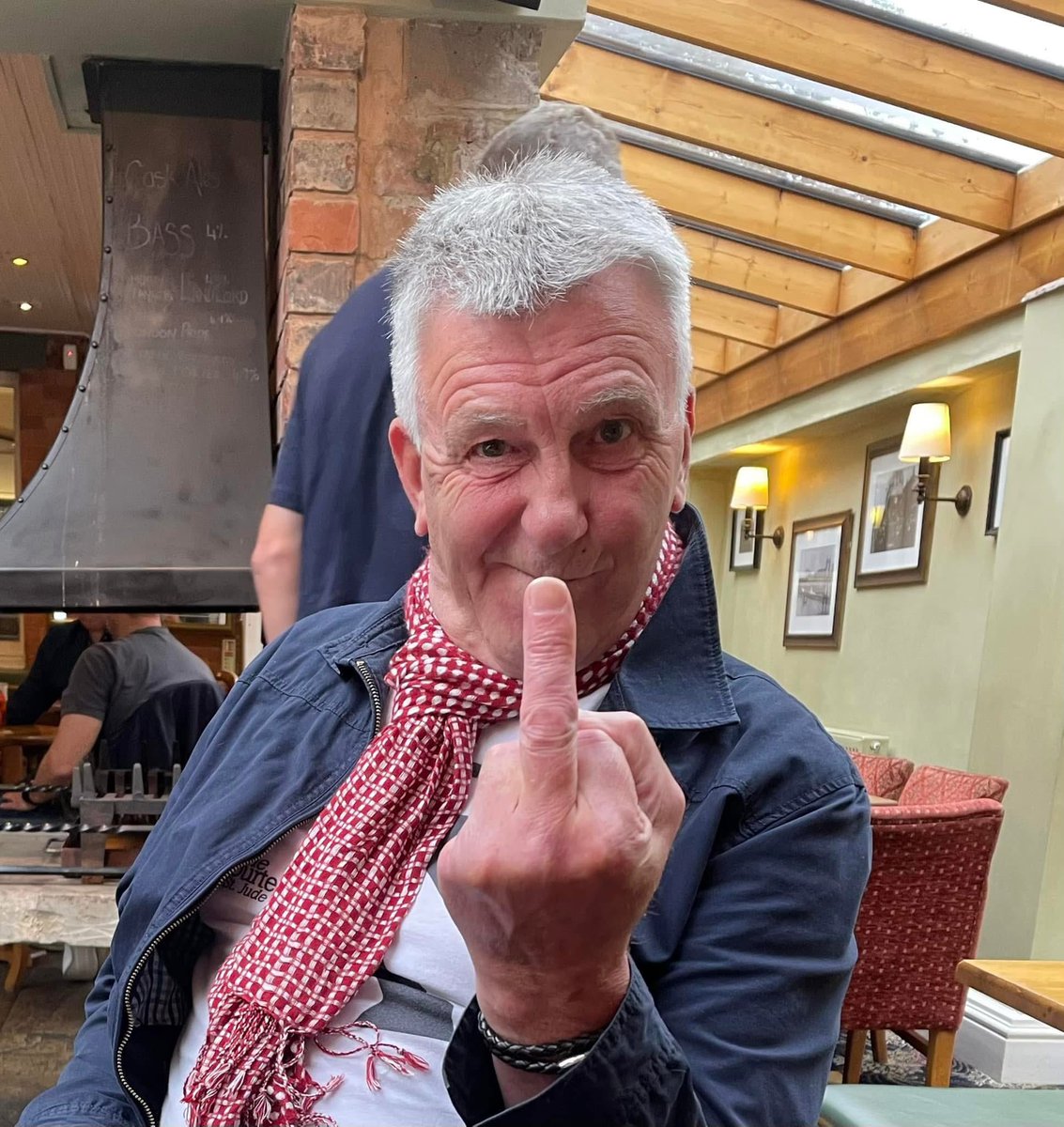 _vegancatlady's tweet photo. My beautiful dad passed away very suddenly on Thursday night and I don’t understand how I’m meant to carry on with life feeling like this. Best friend, shine bright ❤️⚡️ https://t.co/d1Gl3G9kWM
