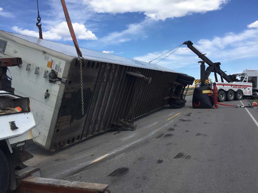 BigRigTowing's tweet photo. Air Cushion Recovery
When towing heavy-duty vehicles, specialized recovery methods are necessary to ensure a safe and efficient process. One such method is air cushion recovery–a highly effective and safe solution for up-righting rolled over trailers.
1 (866) 398-7444.
#towing https://t.co/mRSkXMMZKY