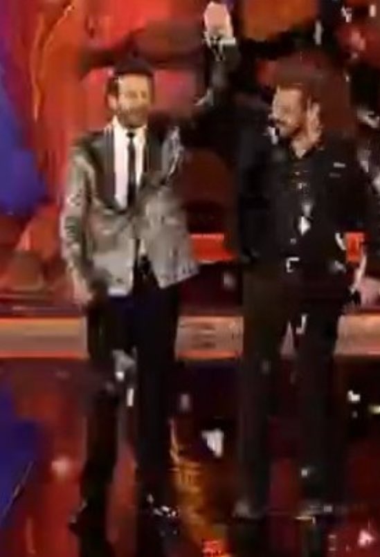 ButterCupcake_A's tweet photo. All the manifestations, all the hardwork pays off today😭❤️

You deserve it my boyy!!! @KaranVeerMehra , shoutout to kvm and chumveer fds! We won!!!

 #KaranVeerMehra #chumveer https://t.co/X733xtmp2L