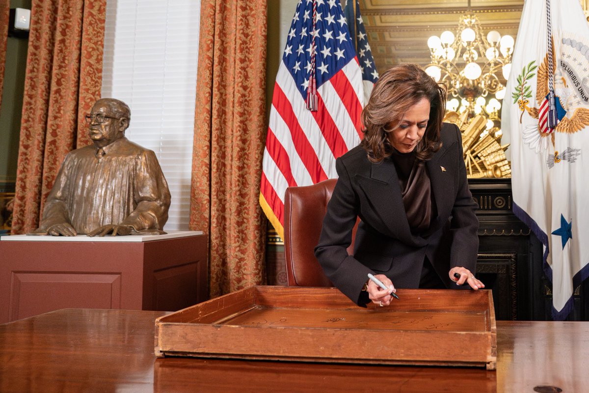 VP46Archive's tweet image. Last week, I carried on the long tradition of signing the desk in the Vice President's Ceremonial Office.
Though we may have disagreed on certain policy matters, former Vice Presidents and I have shared a love of country and worked every day on behalf of the American people.