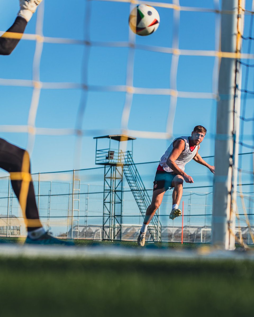 📍🇹🇷 Antalya, chłopaki dobrze trenują. 
Na drugim zdjęciu top striker, mogę negocjować na miejscu🛒cc: <a href="/Rakow1921/">Raków Częstochowa</a> 😁