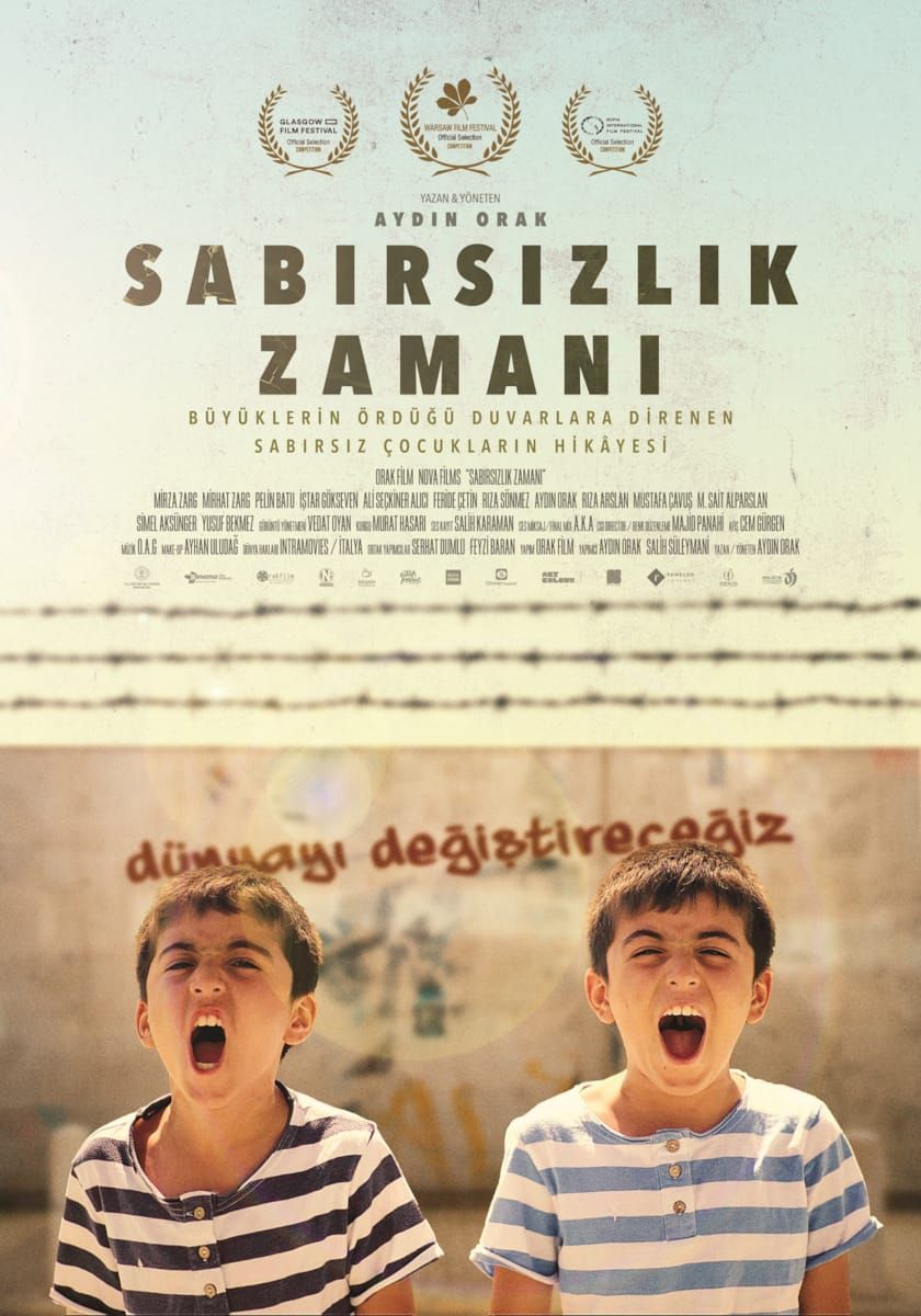 Krtek0117's tweet photo. Sabırsızlık zamanı filmini izledim.  Konusu;Amedli yoksul ikiz kardeşin lüks sitedeki havuza girme mücadelesini anlatıyor. Yönetmen film boyunca sınıf çelişkisini,  çocukların havuza girebilen insanların niteliklerini sorgulaması üzerinden açık şekilde anlatmış.  Senaryoyu++ https://t.co/kIycokvcf7