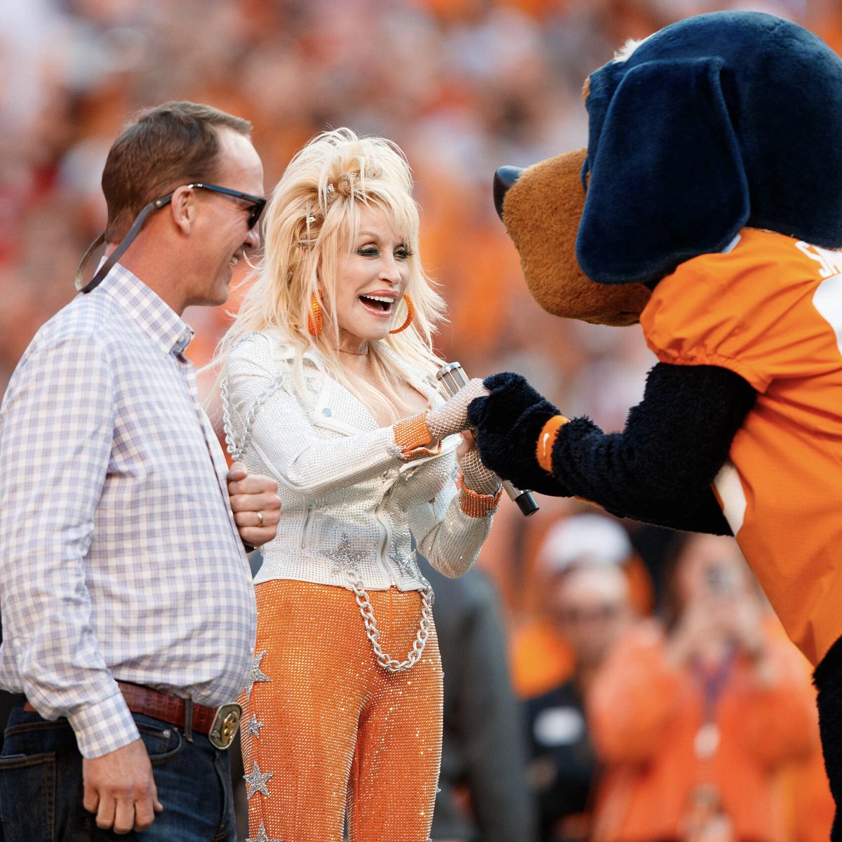 Vol_Football's tweet image. Happy Birthday to the legend herself, Tennessee royalty, @DollyParton 👑🧡