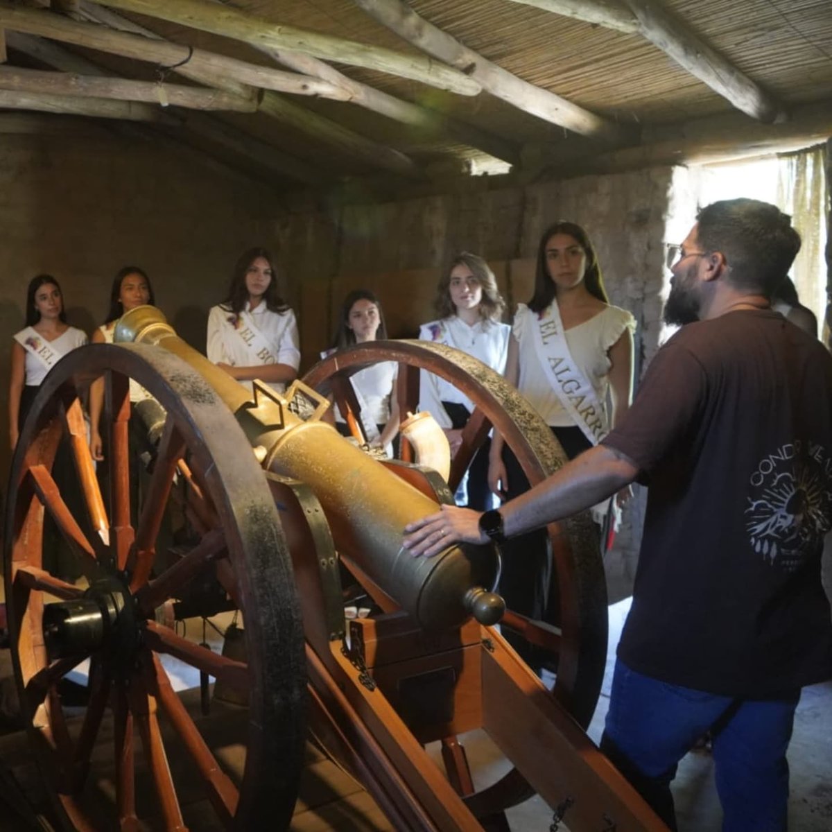 #Vendimia2025 🍇👑 Nuestras candidatas distritales de la Vendimia, continúan con las capacitaciones preparándose para la Fiesta Departamental #PinceladasDelAlma el próximo 31 de enero. Esta semana se formaron en danzas, gastronomía, oratoria e historia sanmartiniana.