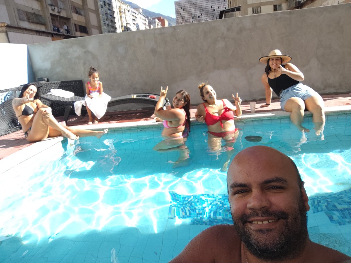 Aquí, con las mujeres de los peloteros ⚾⚾⚾ <a href="/gnfranceschi/">Genesis Franceschi</a> <a href="/barbarafarinez/">Bárbara Fariñez</a> <a href="/JhoseliinG/">Jhoselin González 🌻</a> <a href="/Lakmydg/">SoyAriel</a>