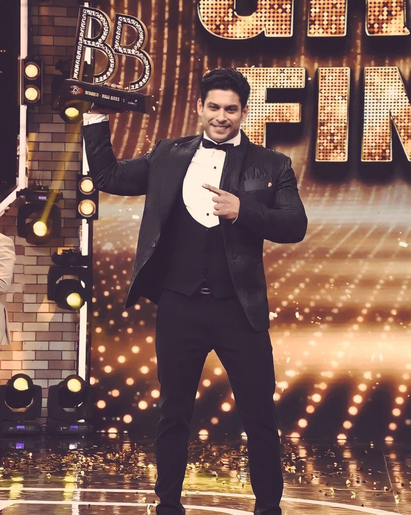 apalebluedot_'s tweet photo. Mere do anmol ratan! Both KKK and BB winners! My pyaaruest people! 😫🫰🧿

#SidharthShukla #KaranVeerMehra https://t.co/IcM82n2nDJ