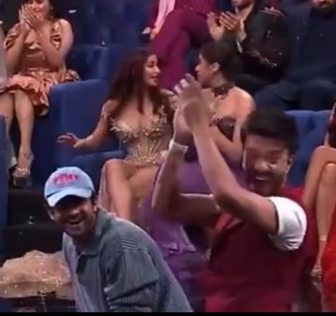 Someone___NoOne's tweet photo. Didn’t notice earlier but look at Vicky and Abhishek here …

They were sooooo Happy 😭😭😭😭😭♥️♥️♥️♥️♥️♥️

CONGRATULATIONS KARANVEER ♥️♥️ https://t.co/ZecqALnyQY