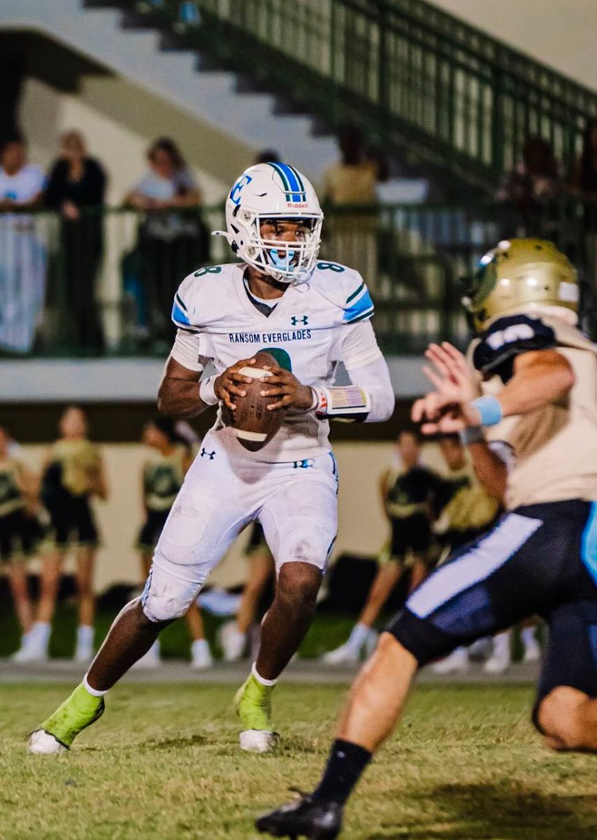 caneville305's tweet photo. #RECRUITINGWATCH 
#Caneville chopped it up with 2028 QB Neimann Lawrence. Says OSU and Miami are coming at him the hardest. Lawrence has been to several #Canesfootball games and has met Heisman finalist Cam Ward.  Winning this recruiting battle can get Miami back to being QBU https://t.co/Sd0DRBwEpN