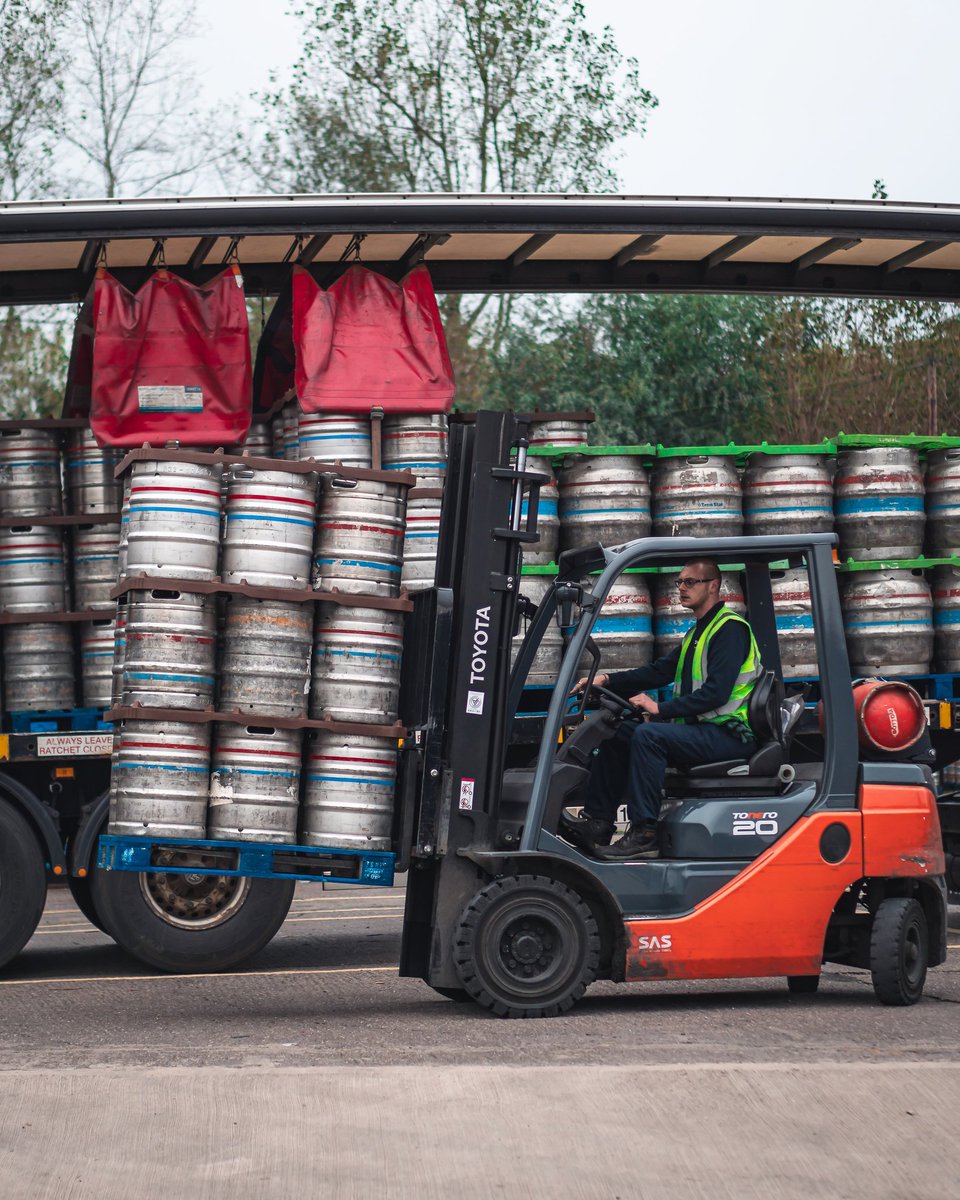 SwallowDrinks's tweet photo. Hi @BrumHour 👋

Another busy week here at HQ...

Get in touch if you're having issues with your current suppliers, we're happy to supply on an ad hoc basis.

Please direct all enquiries to our sales team on 0121 428 6850 (option 1) or email us 👉 sales@swallow.uk.com

#BrumHour https://t.co/cxDBlN6NhL