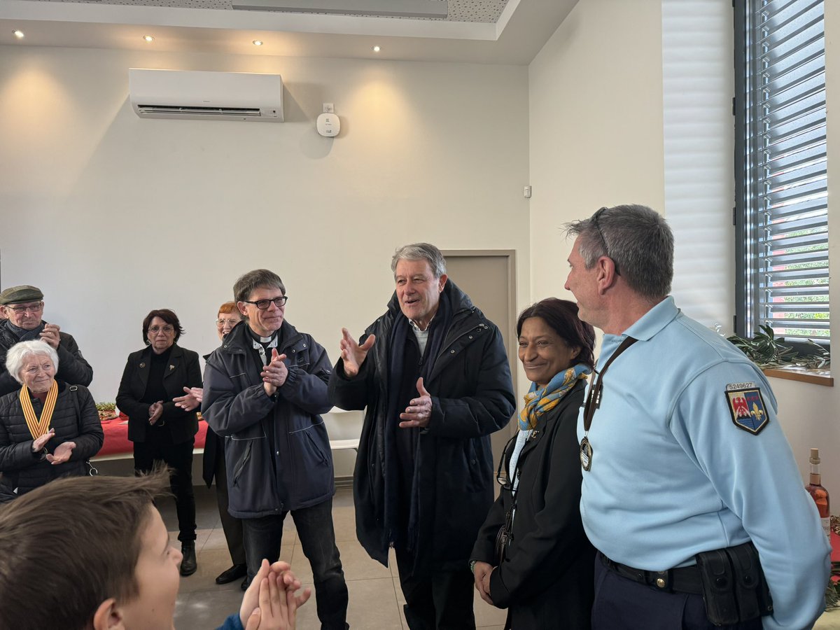 Florelle84's tweet photo. Célébration de la #SaintAntoine aux côtés de la Confrérie des Rabassiers du Comtat avec le P’tit Antoine, plus jeune intronisé de #France
Merci à Leïla pour ton engagement sans faille pour nos #traditionsprovençales 🥰
#MaProvence
#truffes
#tubermelanosporum
#antidryjanuary https://t.co/r5QcByM7HF