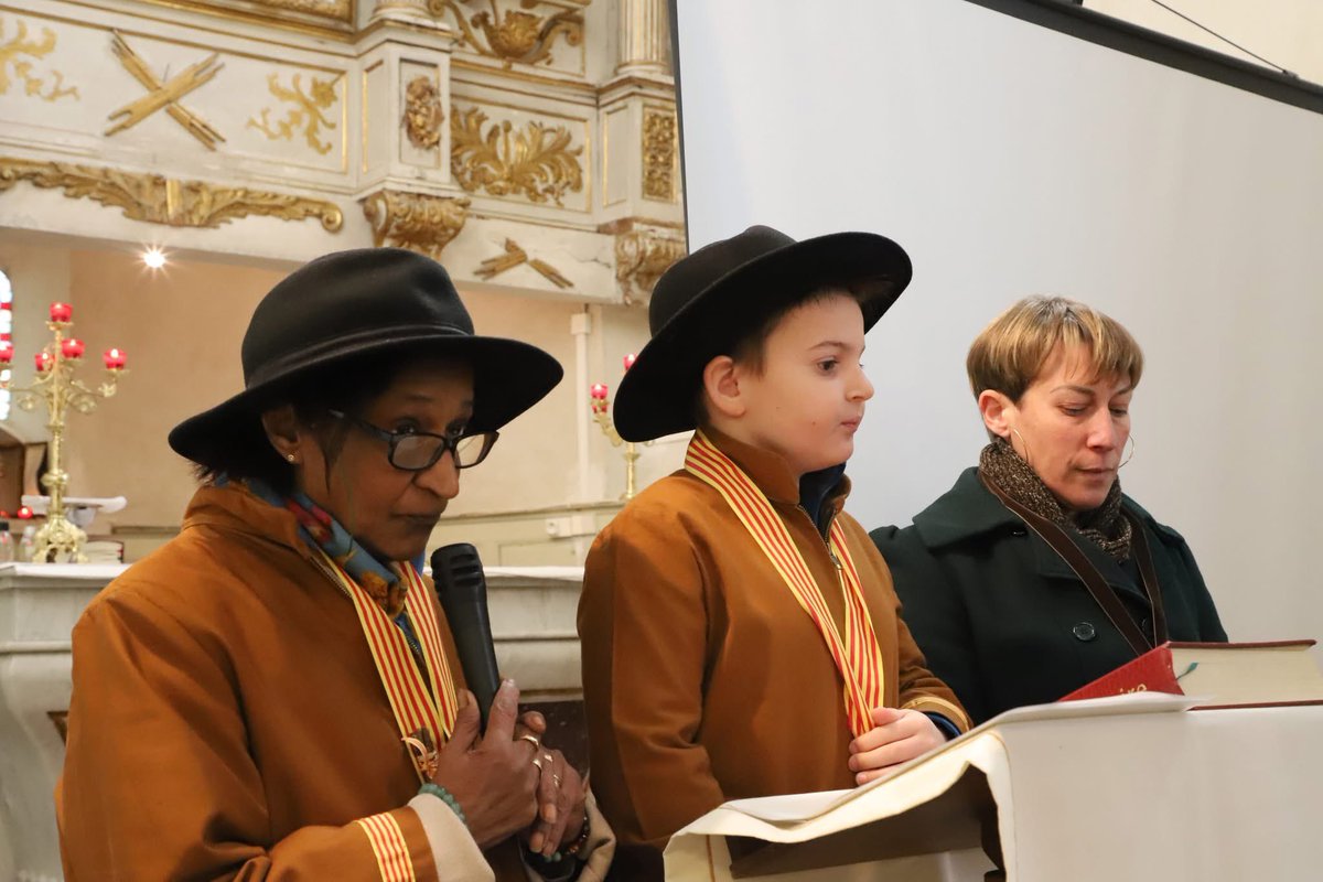 Florelle84's tweet photo. Célébration de la #SaintAntoine aux côtés de la Confrérie des Rabassiers du Comtat avec le P’tit Antoine, plus jeune intronisé de #France
Merci à Leïla pour ton engagement sans faille pour nos #traditionsprovençales 🥰
#MaProvence
#truffes
#tubermelanosporum
#antidryjanuary https://t.co/r5QcByM7HF