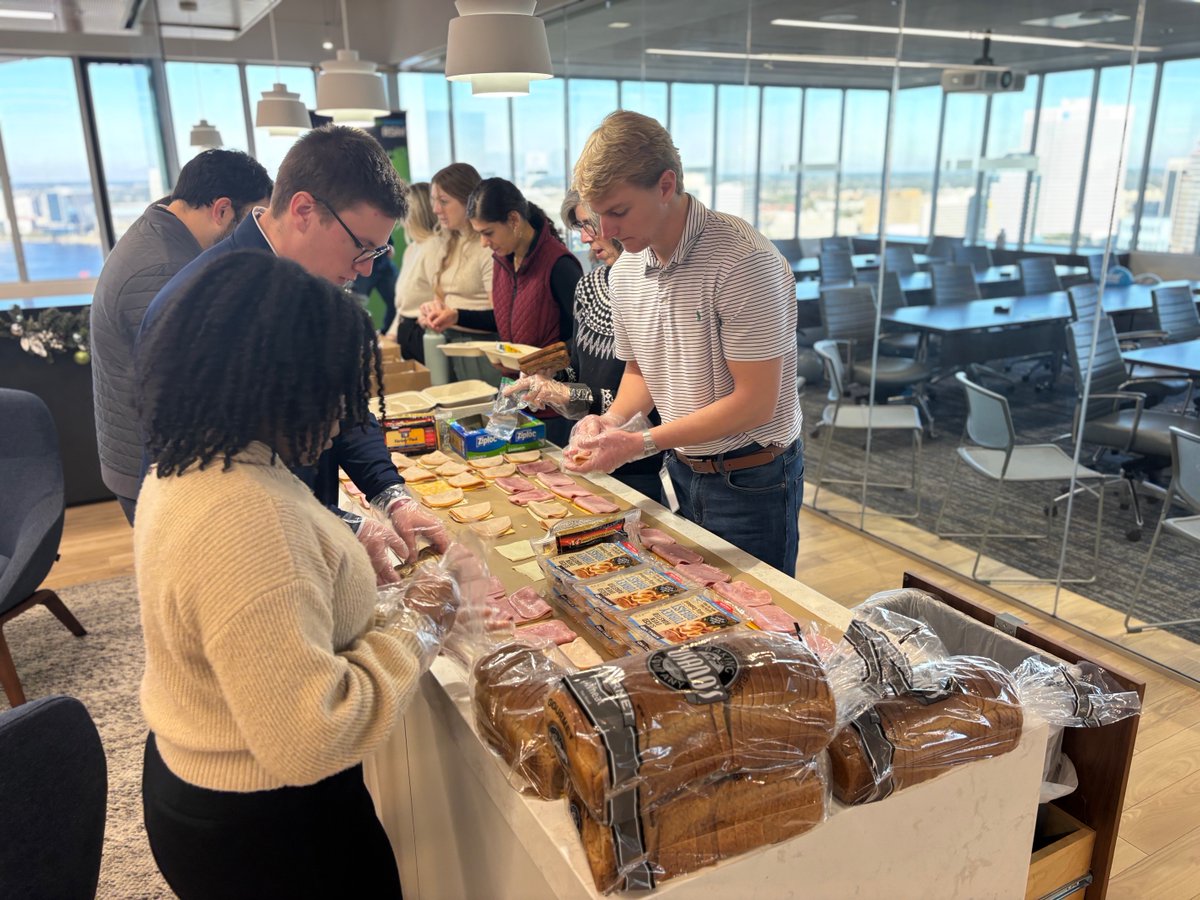 RSMUSLLP's tweet photo. We honor Martin Luther King Jr.’s vision of equality, justice and service.

In his memory, our annual Season of Service invites us to strengthen the communities where we live and work. https://t.co/iKLx3Wx9b7 #GrowForwardatRSM https://t.co/RmQrDOOzAr