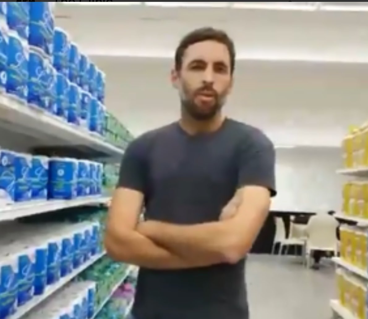 GhrmzJ-XAAAS6qo?format=jpg&name=medium