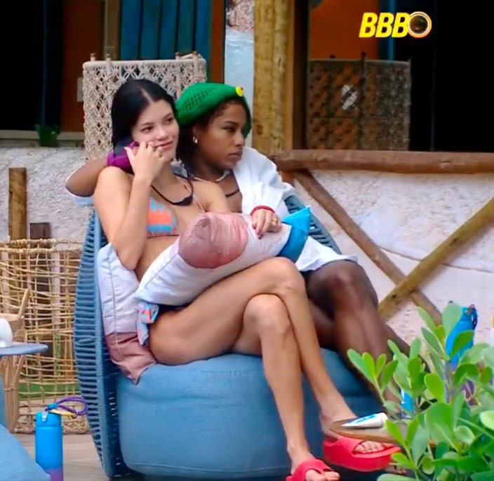 realitysdeb's tweet photo. 🧶fio de momentos entre thamiris mona e vitoria strada pq somos carentes de representação sim e elas são perfeitas, se não gostou passa reto fodase #BBB25 https://t.co/CBC3g5GVqS