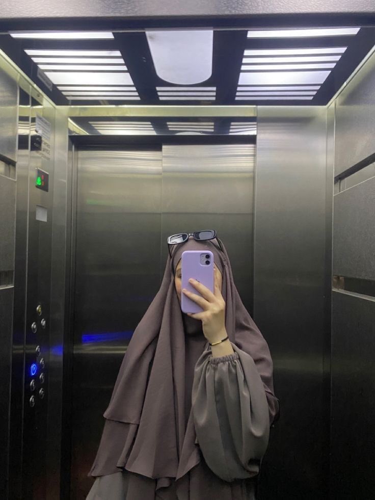 خودا رێکـــی دەخاتـ
ئەوەندە بیــــــر لە ئاڵۆزیەکـەی مەکەوە…!